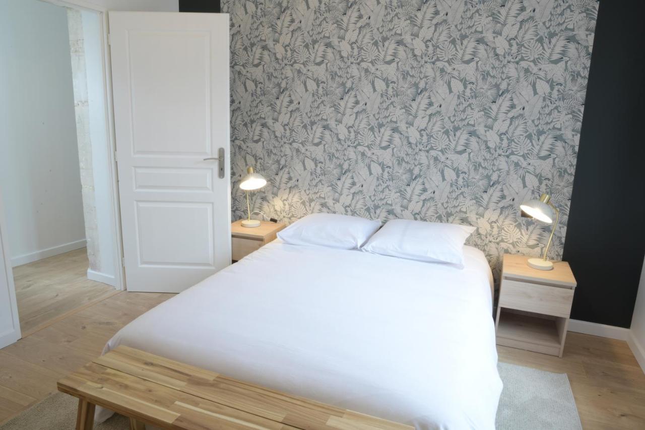 T3 De Charme Situe En Hyper Centre Avec Wifi, Linge, Draps, Savons Et Serviettes Fournis Cognac Room photo